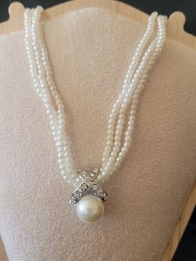 Elegant White Pearl Multi-Strand Necklace with Crystal Pendant